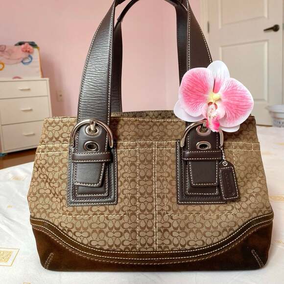 Coach Handbags - vintage 2000s coach signature soho tote bag